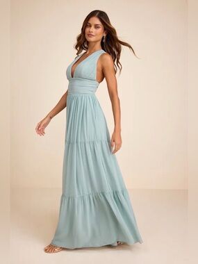 NWT Lulus LEORA V-Neck Pleated Tiered Maxi Dress in Light Blue Medium